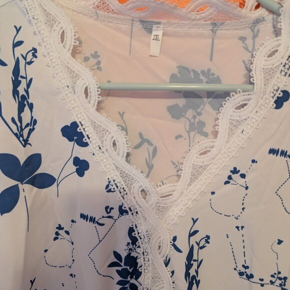 Womens Blue & White Floral Blouse, Lace Trim, Size 2XL, Cut Small, New - Picture 2 of 6